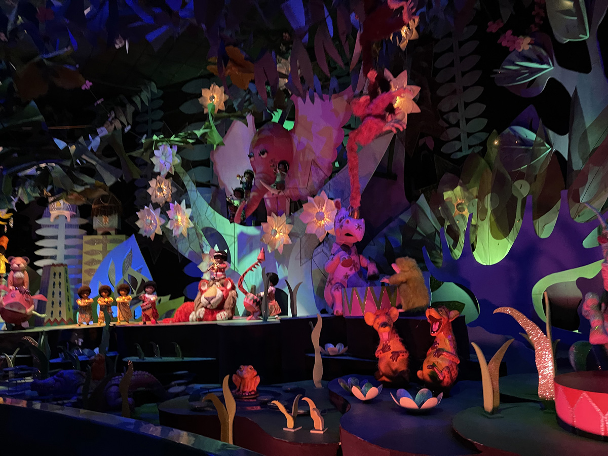 "it's a small world" Disneyland